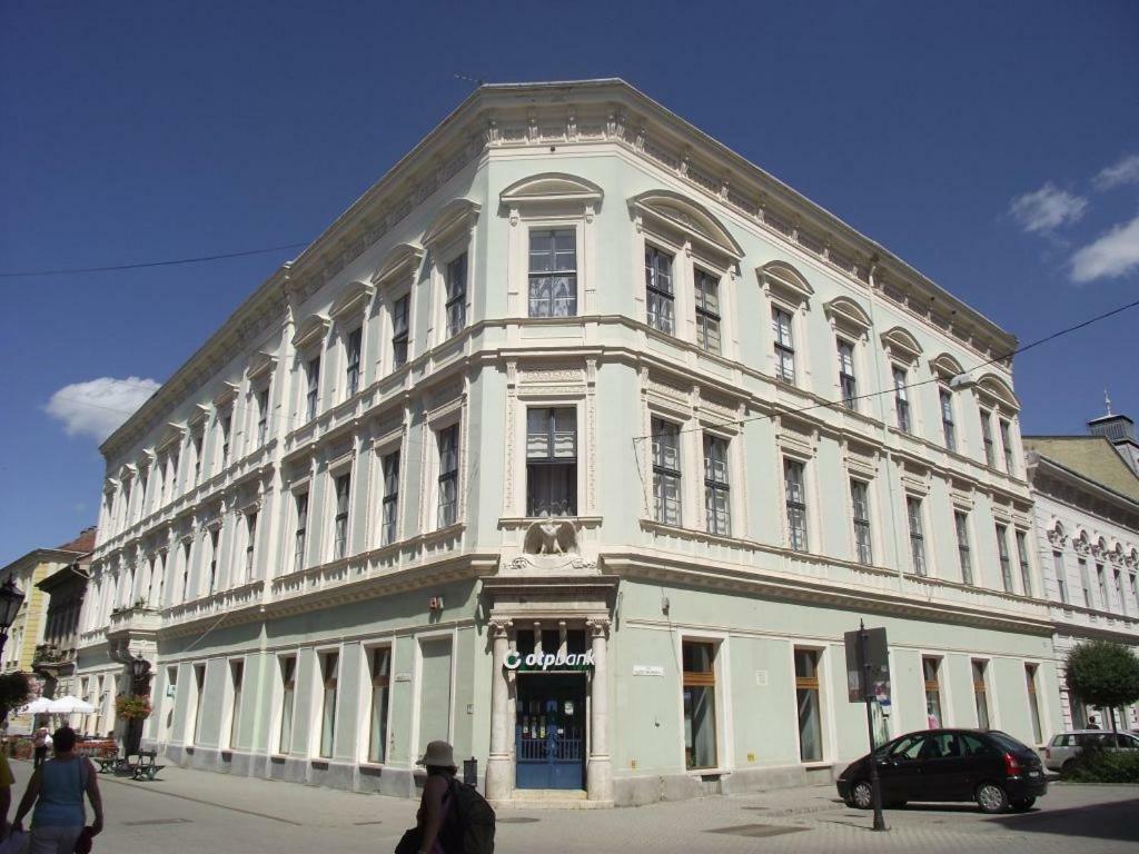 Palace - Belvarosi Apartman Eğri Dış mekan fotoğraf