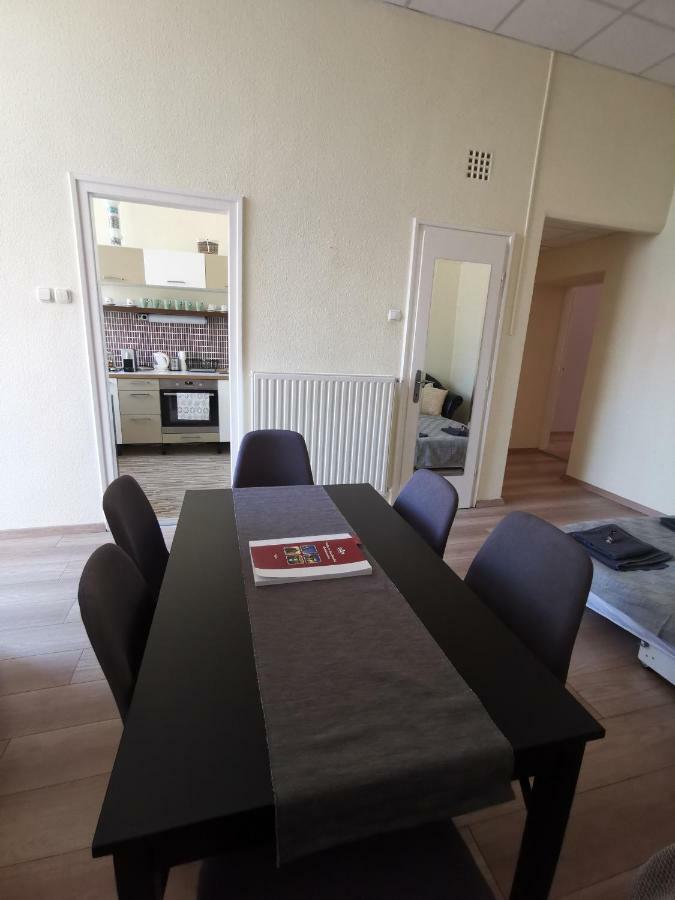 Palace - Belvarosi Apartman Eğri Dış mekan fotoğraf